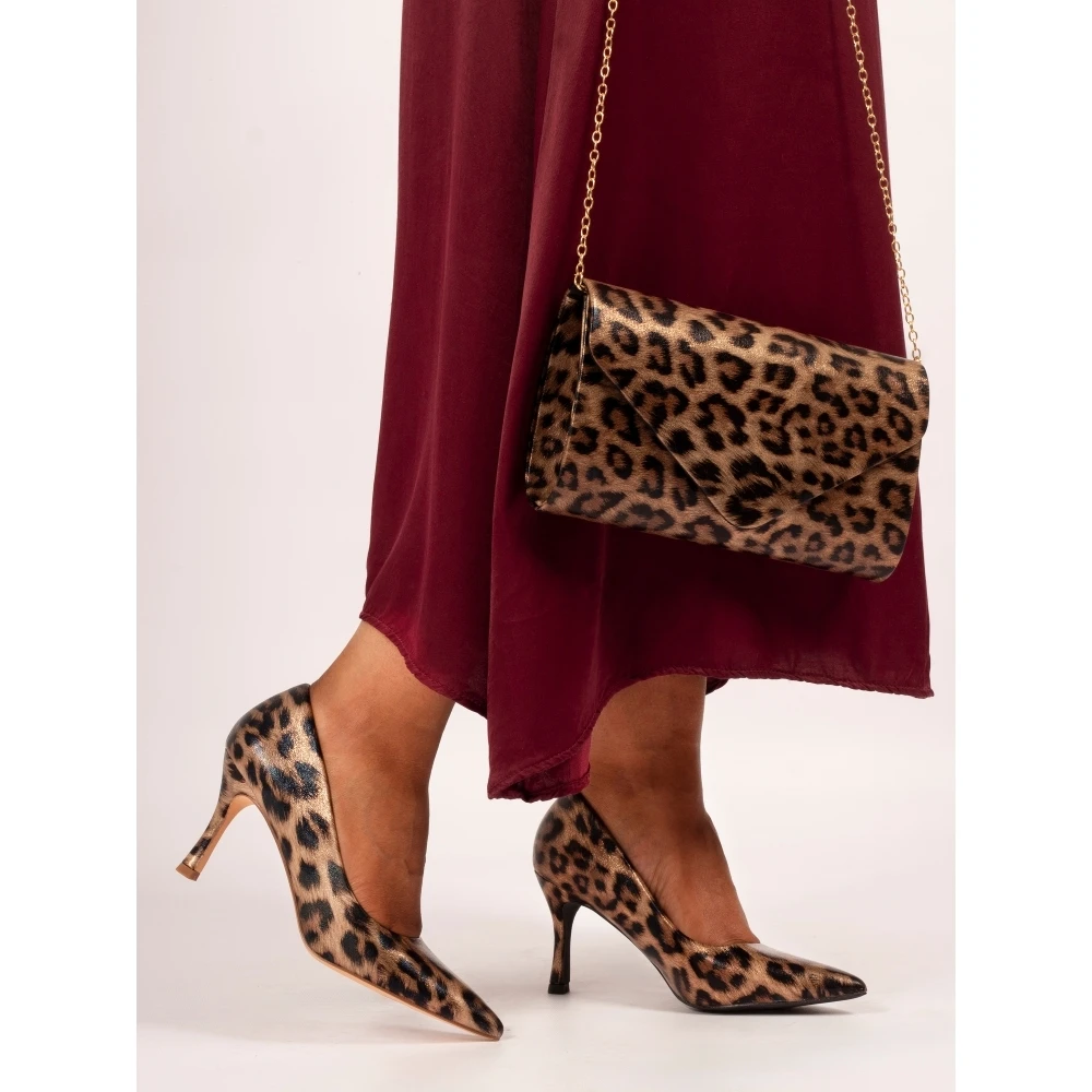 LUNAR Ailsa Gold Court Shoe 2 LUNAR Ailsa Gold Court Shoe - Image 2