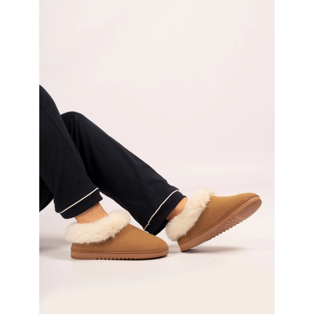 LUNAR Cranbrook Tan Boxed Slipper 2 LUNAR Cranbrook Tan Boxed Slipper - Image 2