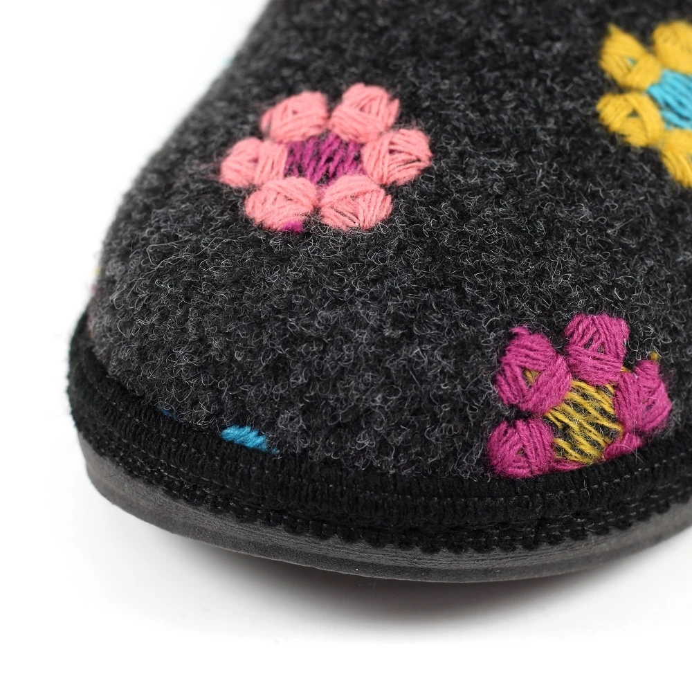 LUNAR Sepal Black Slipper 8 LUNAR Sepal Black Slipper - Image 8